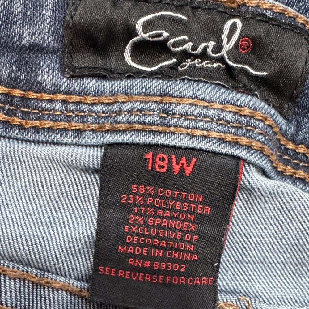 Classic Blue Denim Women's Jeans - Picture 4 of 6
